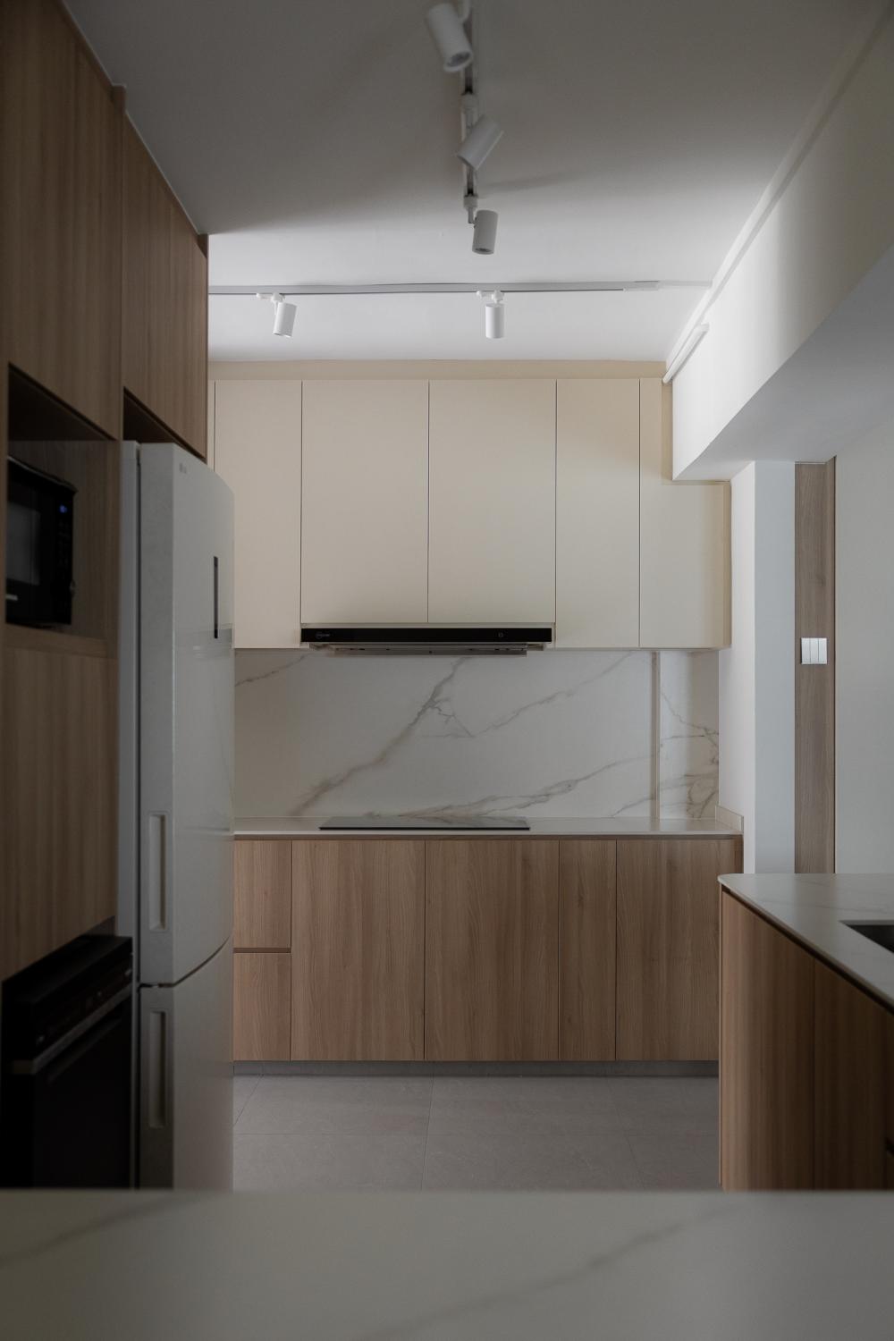 Contemporary Kitchen with Countertop and Open Kitchen