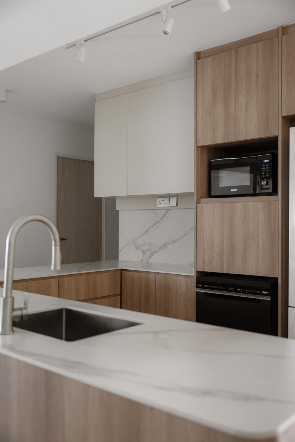 Contemporary Kitchen with Countertop and Kitchen Island