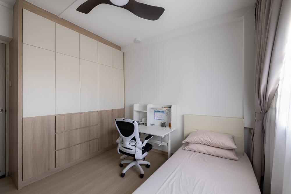 Contemporary Bedroom with Wardrobe and Closet