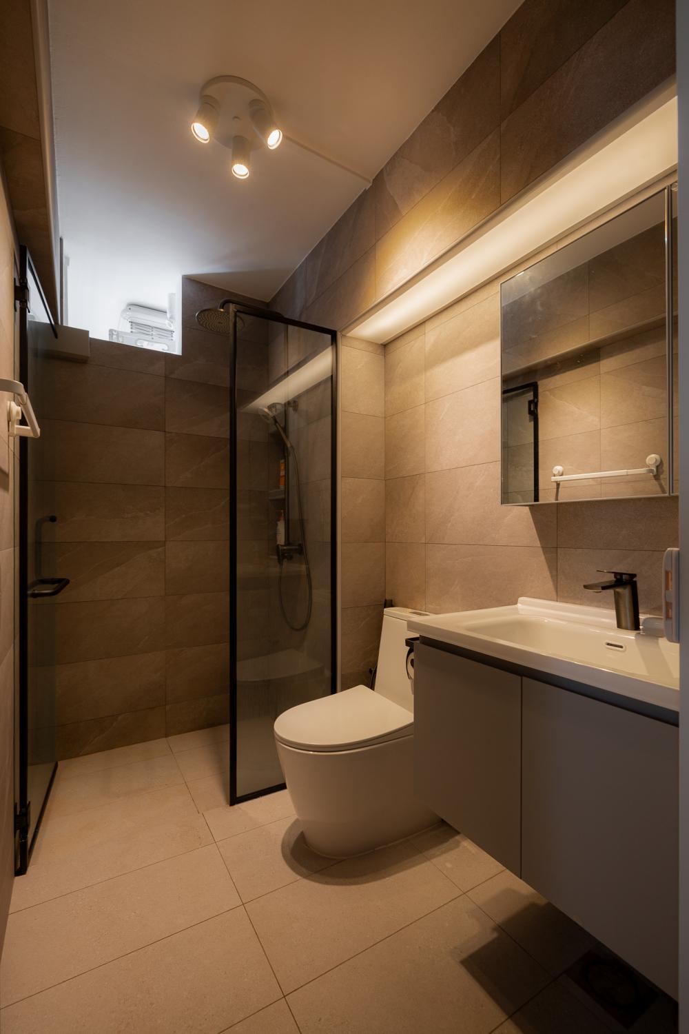 Contemporary Bathroom with Mirror and Rainshower