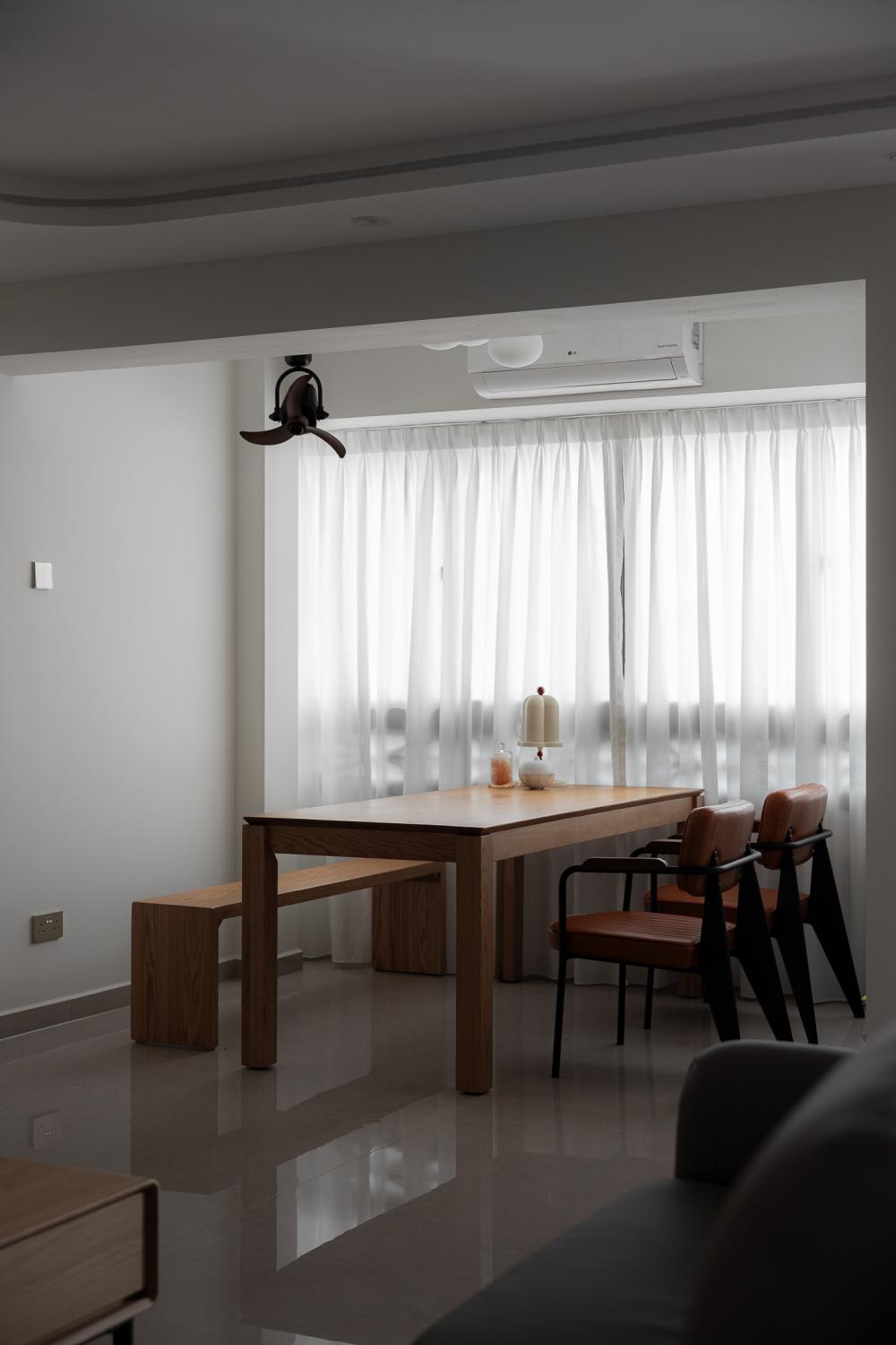 Contemporary Dining Room with Dining Table and Seating Bench