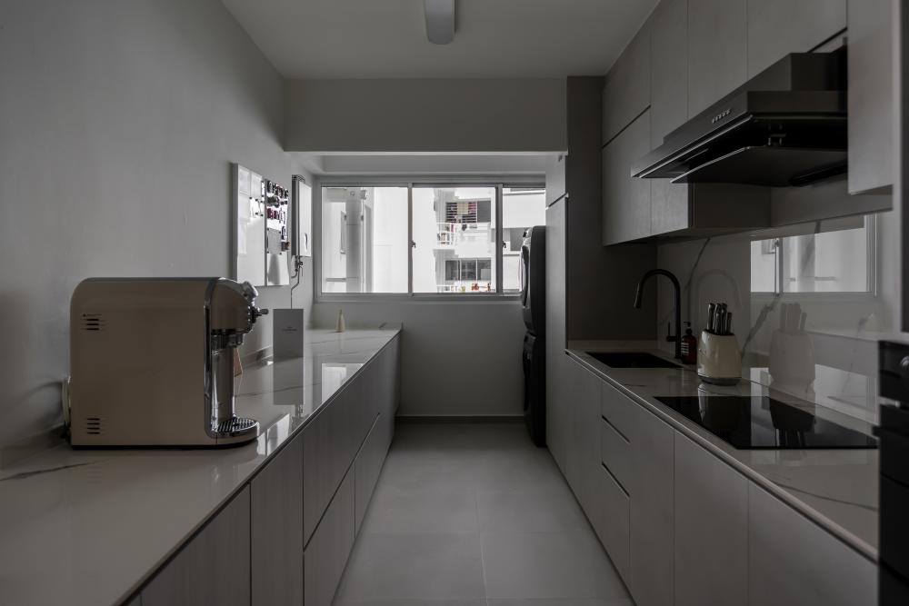 Contemporary Kitchen with Vinyl Flooring and Parquet Floor