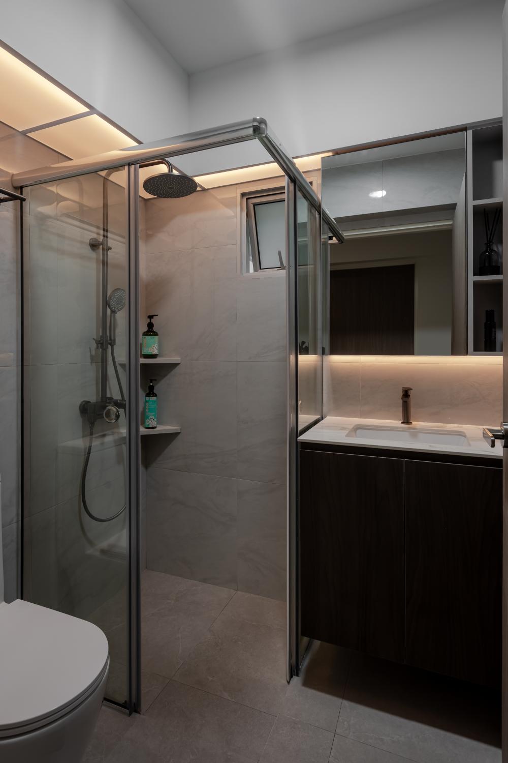 Contemporary Bathroom with Homogeneous Tiles and Mirror