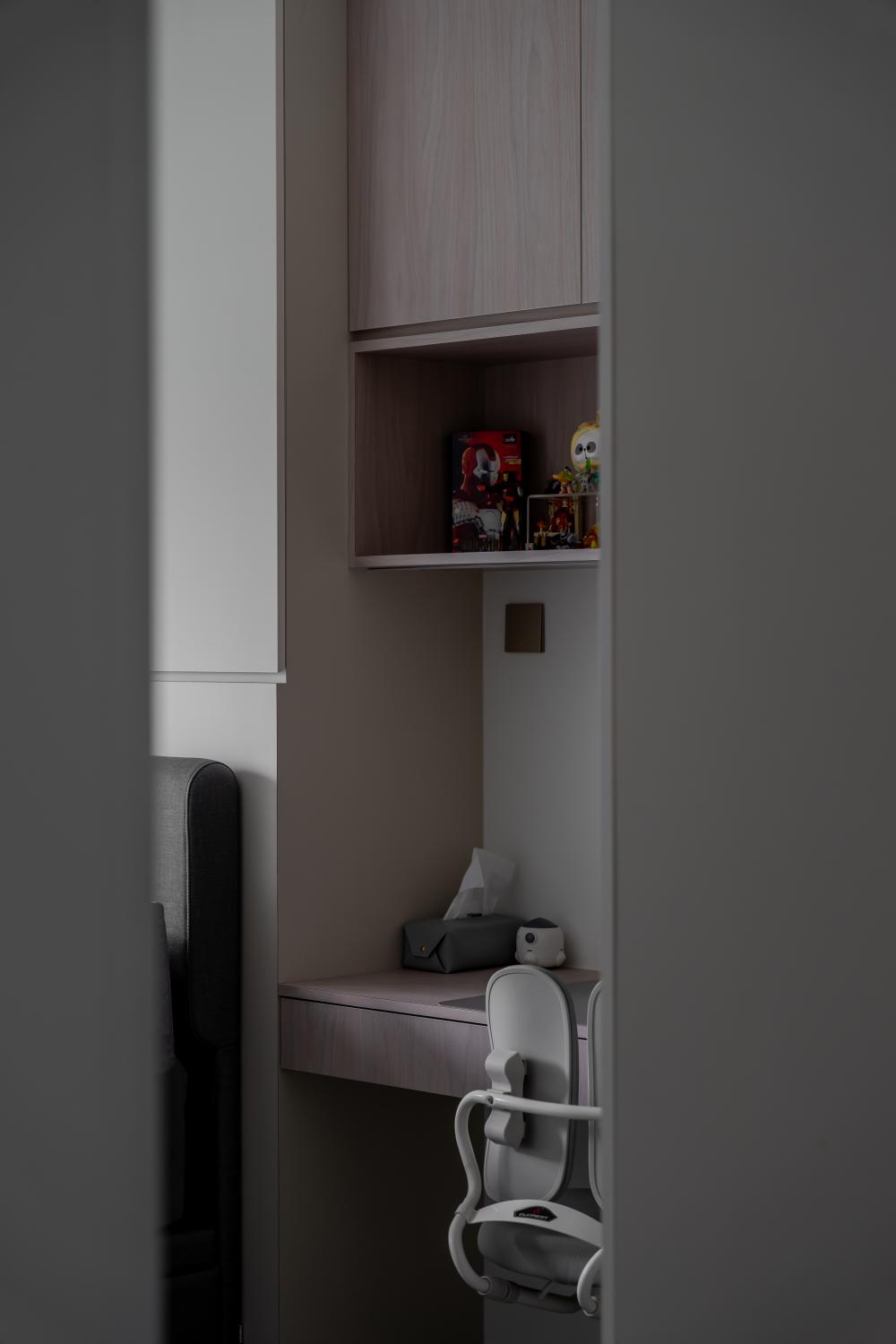 Contemporary Bedroom with Parquet Floor and Closet