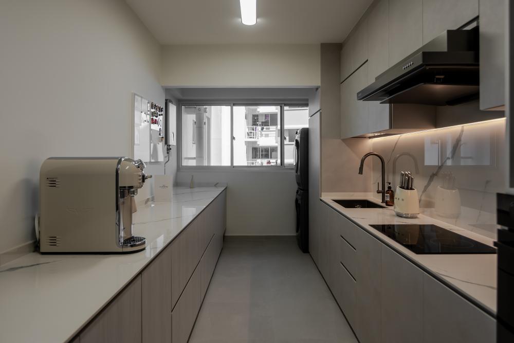 Contemporary Kitchen with Countertop and Parquet Floor
