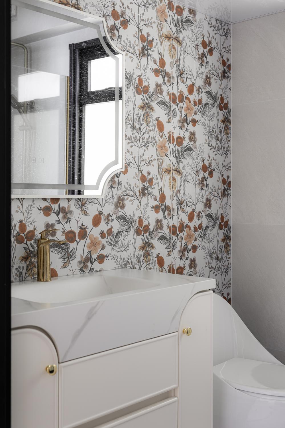 Scandinavian Bathroom with Mirror and Shower Screen