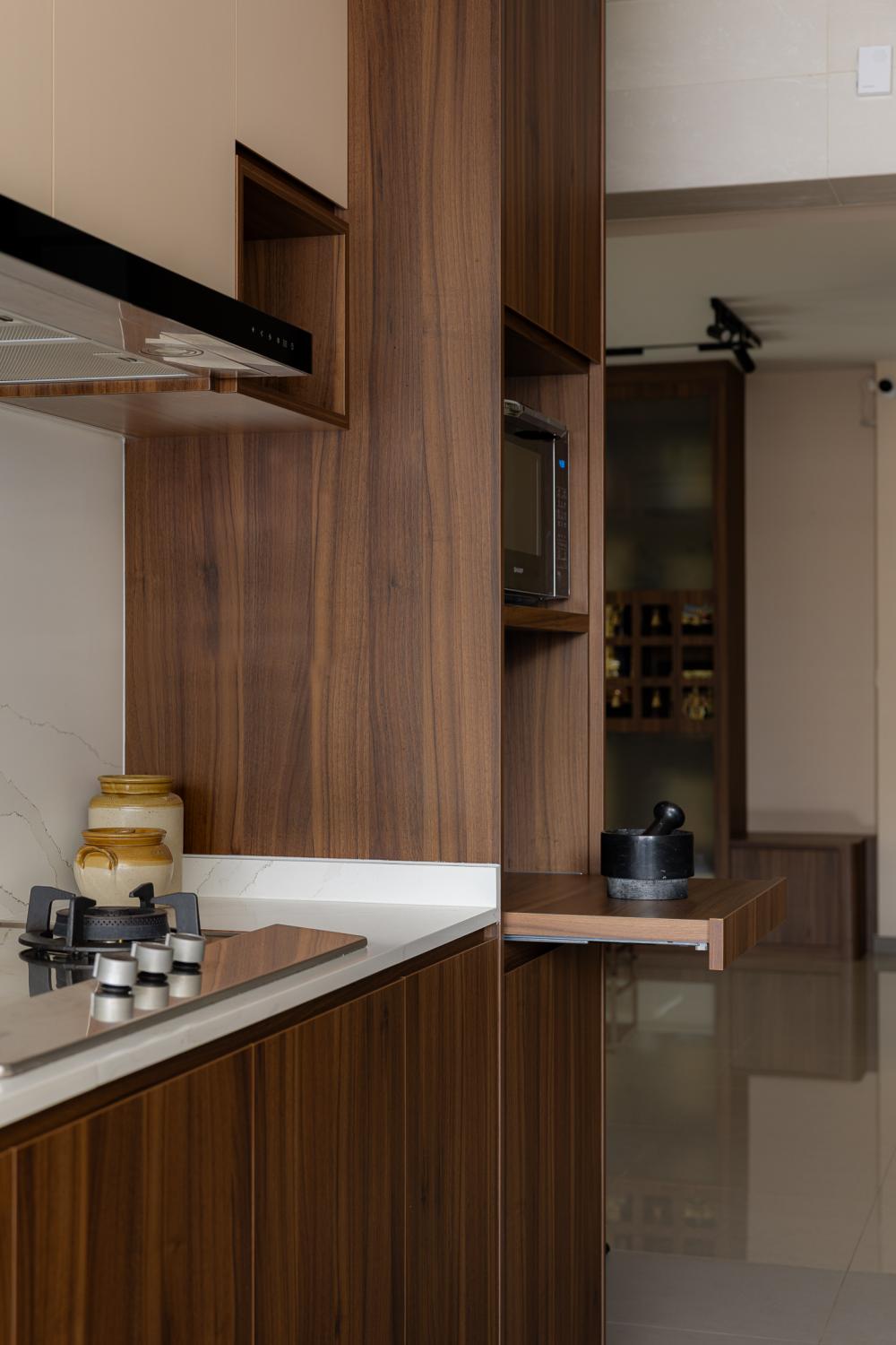 Contemporary Kitchen with Countertop and Open Kitchen