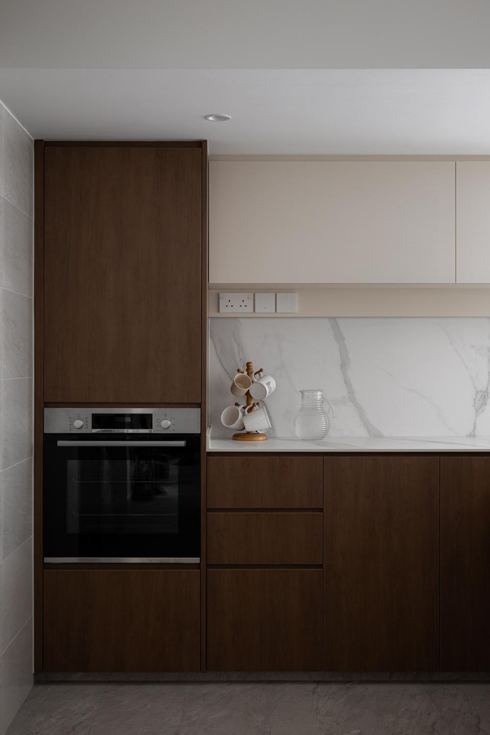 Contemporary Kitchen with Countertop and Open Kitchen