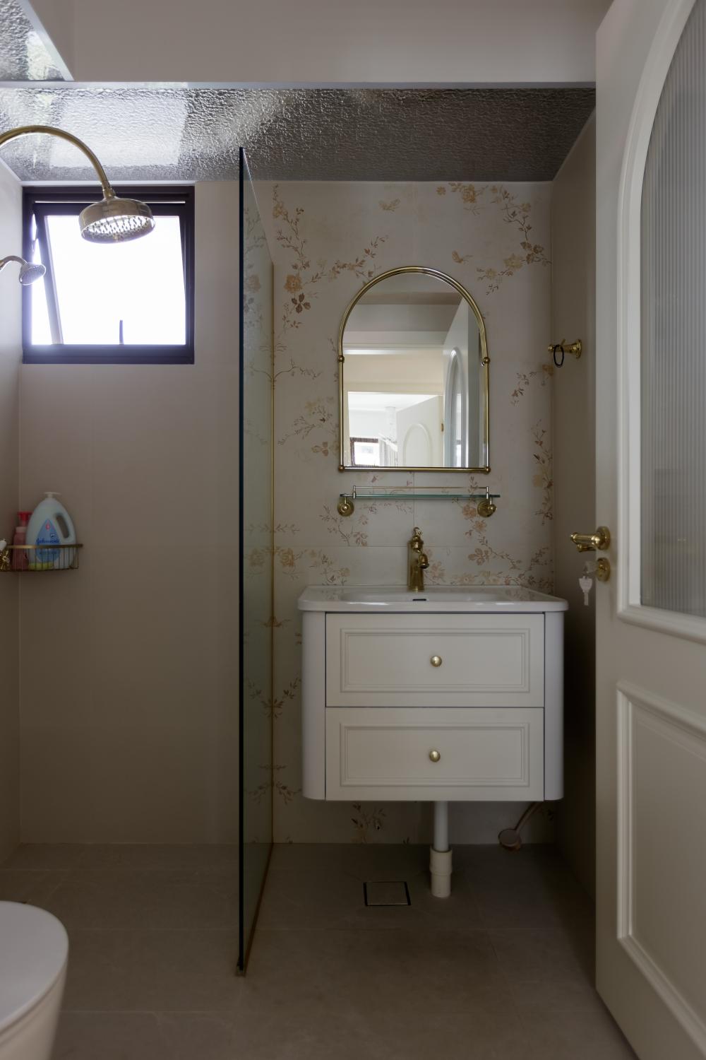 Contemporary Bathroom with Vinyl Flooring and Herringbone Tiling
