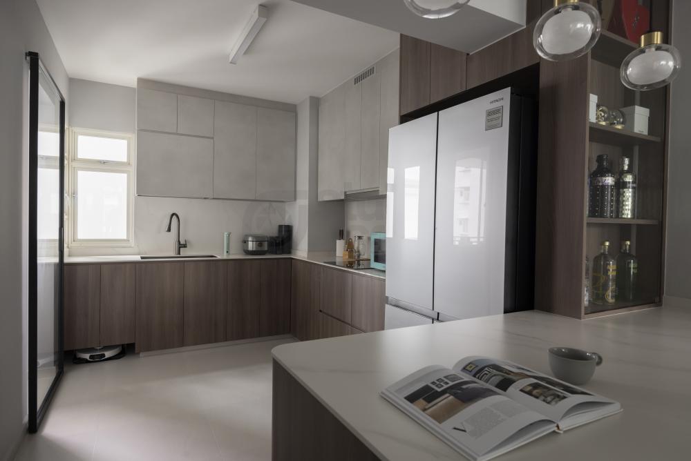Contemporary Kitchen with Countertop and Open Kitchen