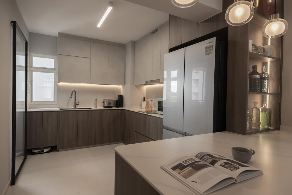 Contemporary Kitchen with Countertop and Kitchen Backsplash