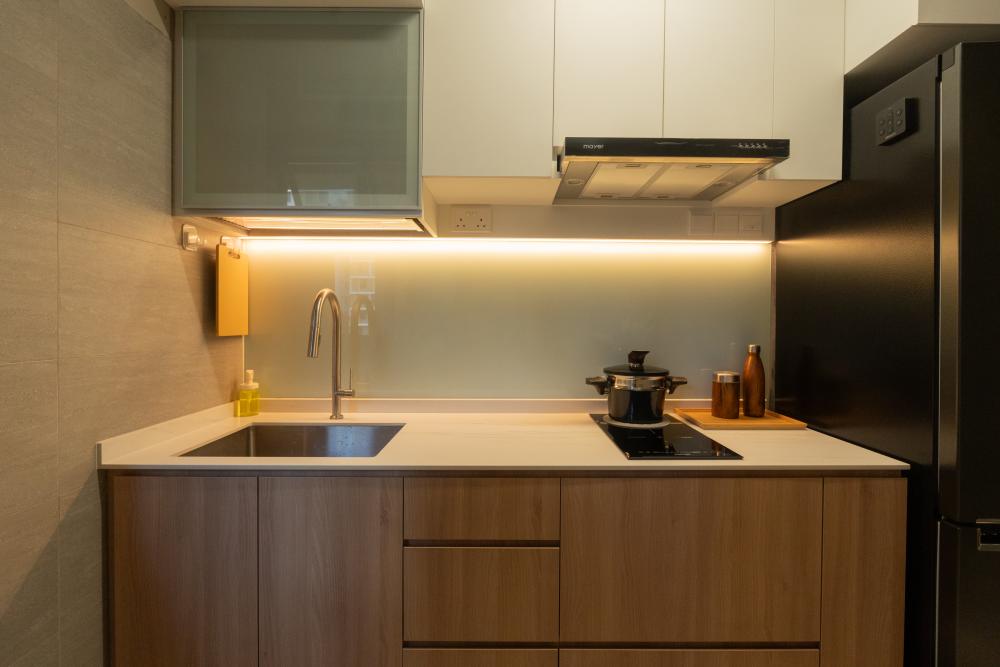 Contemporary Kitchen with Vinyl Flooring and Parquet Floor