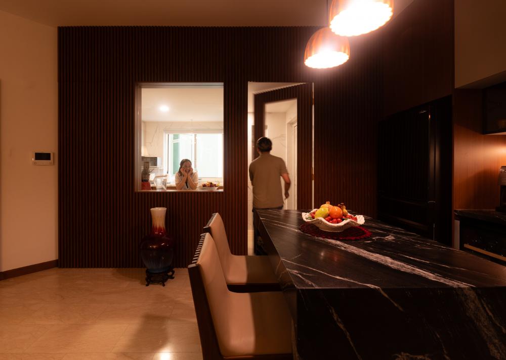 Contemporary Dining Room with Cove Lighting and Dining Table