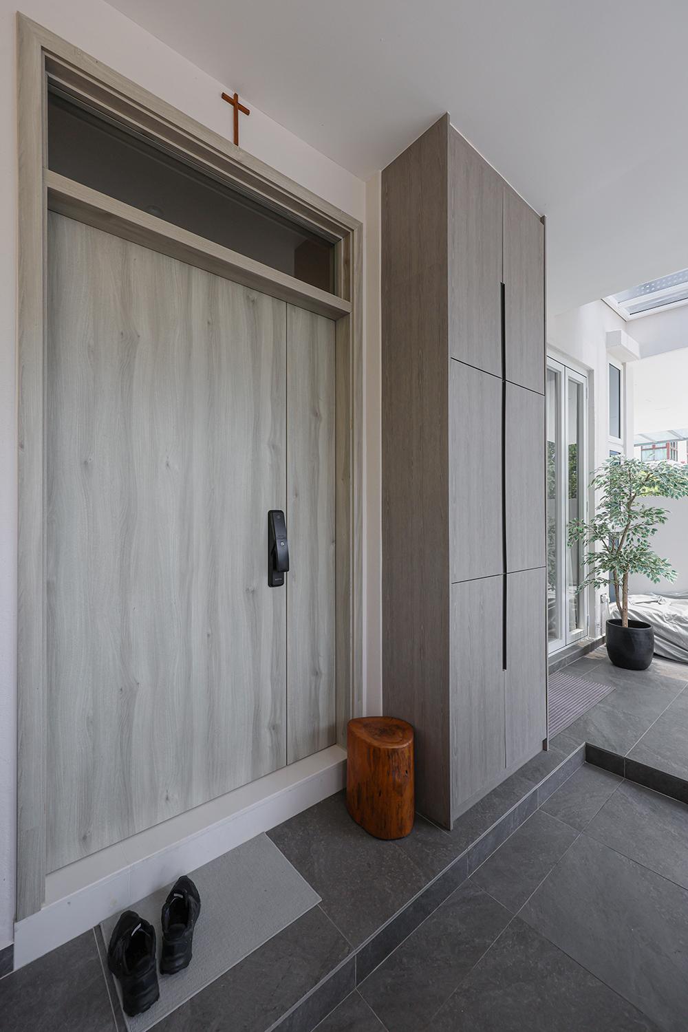 Asian Entryway with Homogeneous Tiles and Storage Cabinets