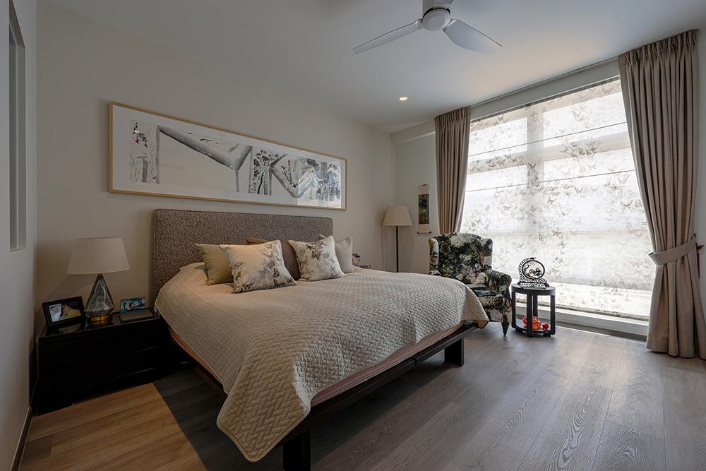 Asian Bedroom with Vinyl Flooring and Curtain