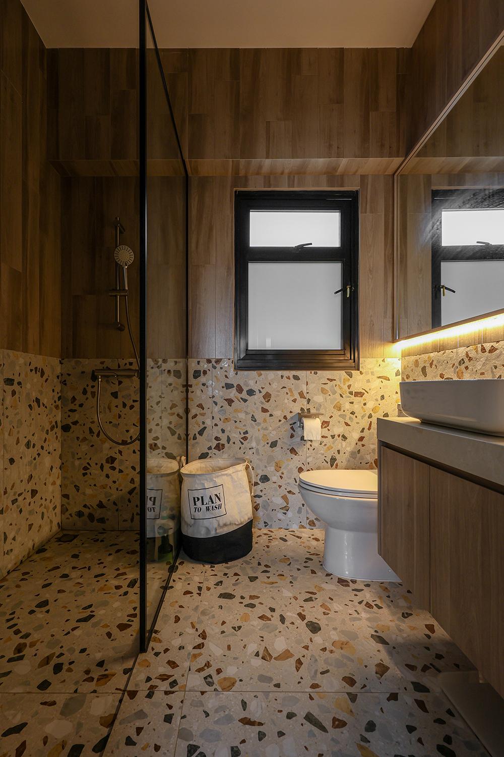 Scandinavian Bathroom with Homogeneous Tiles and Mirror