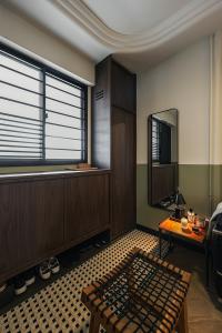 Vintage Foyer at Crawford Court