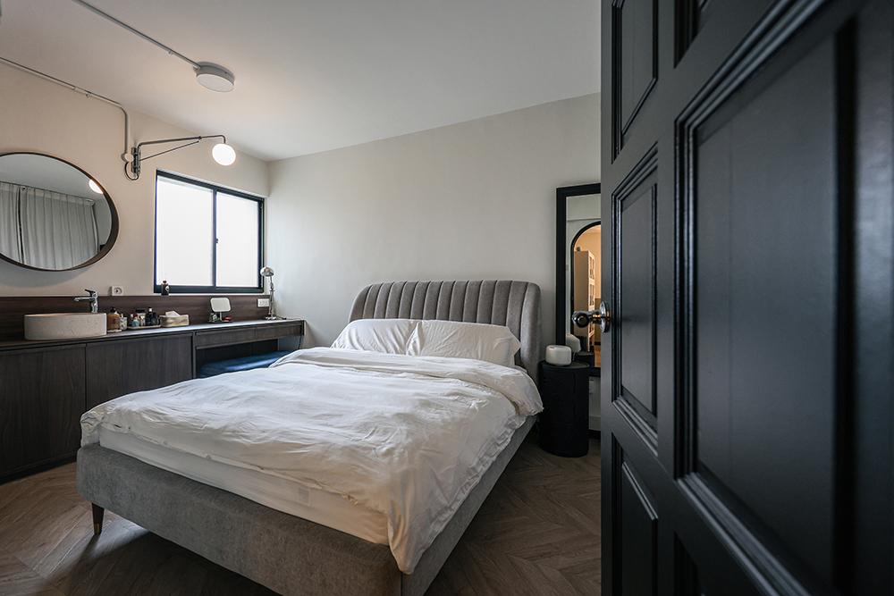 Vintage Bedroom with Vinyl Flooring and Mirror