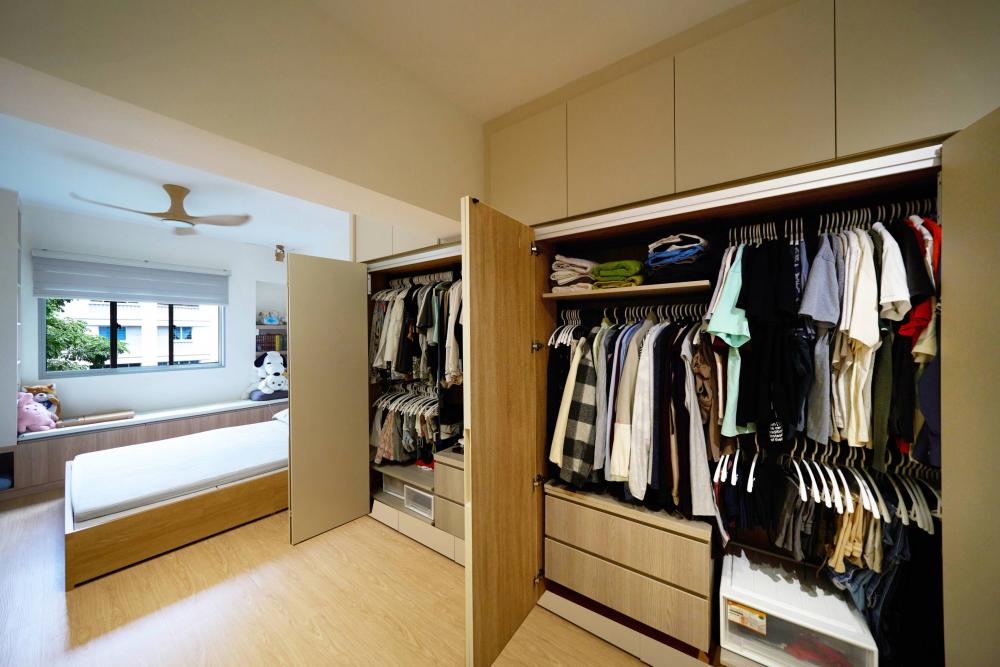 Scandinavian Living Room with Vinyl Flooring and Wardrobe