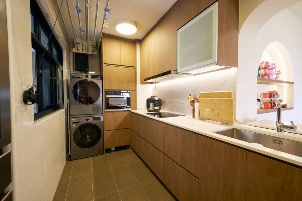 Contemporary Kitchen with Countertop and Kitchen Window