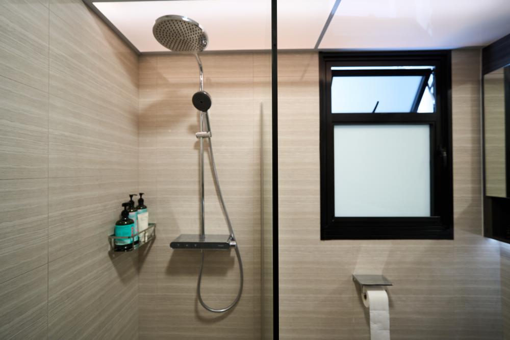 Contemporary Bathroom with Mirror and Shower Screen