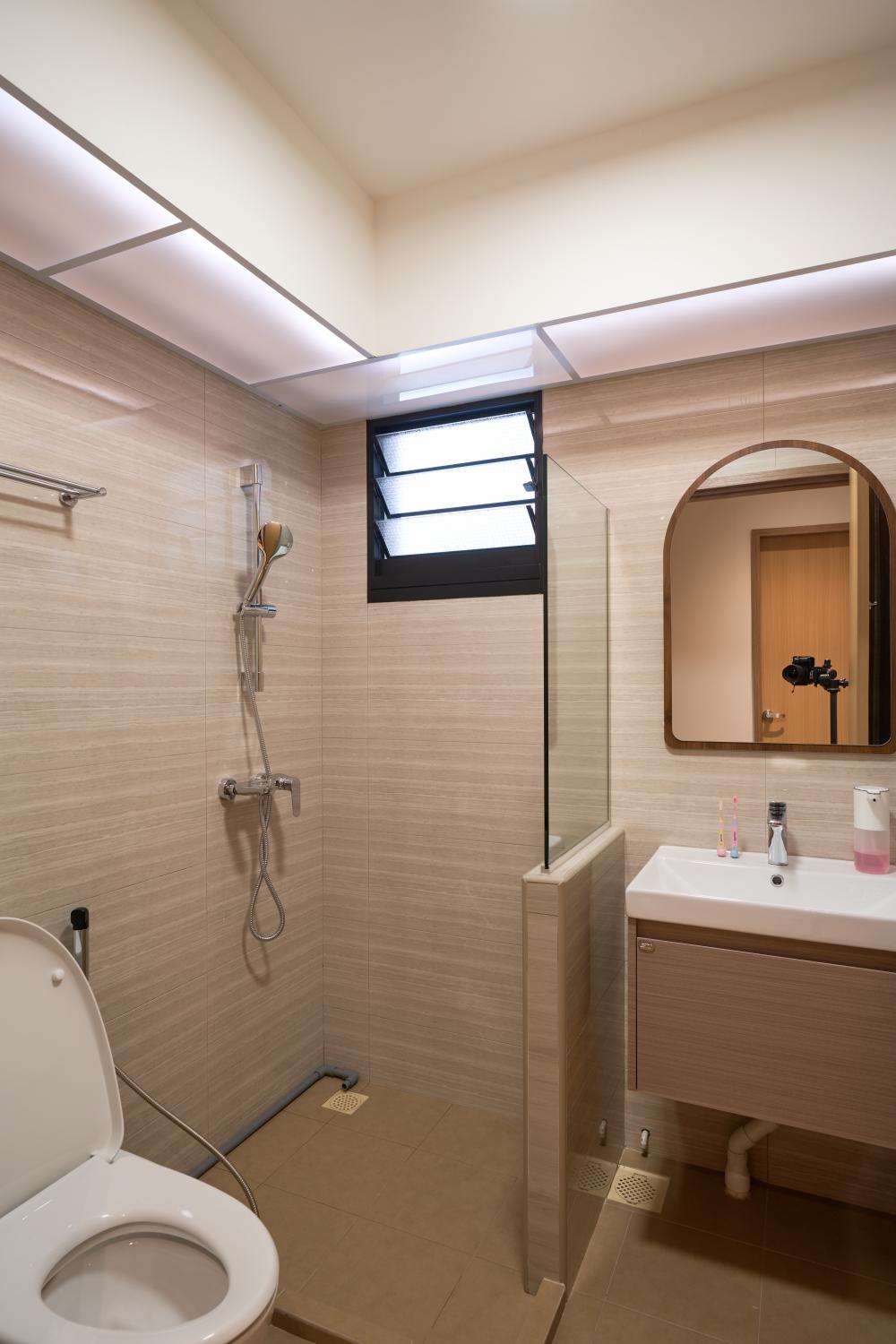 Contemporary Bathroom with Homogeneous Tiles and Mirror