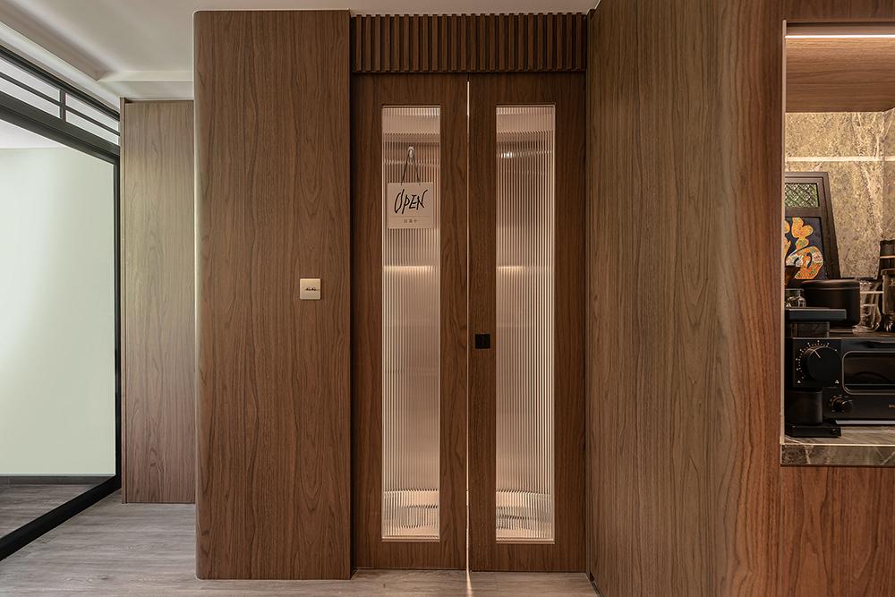 Modern Foyer with Feature Wall and Glass Door