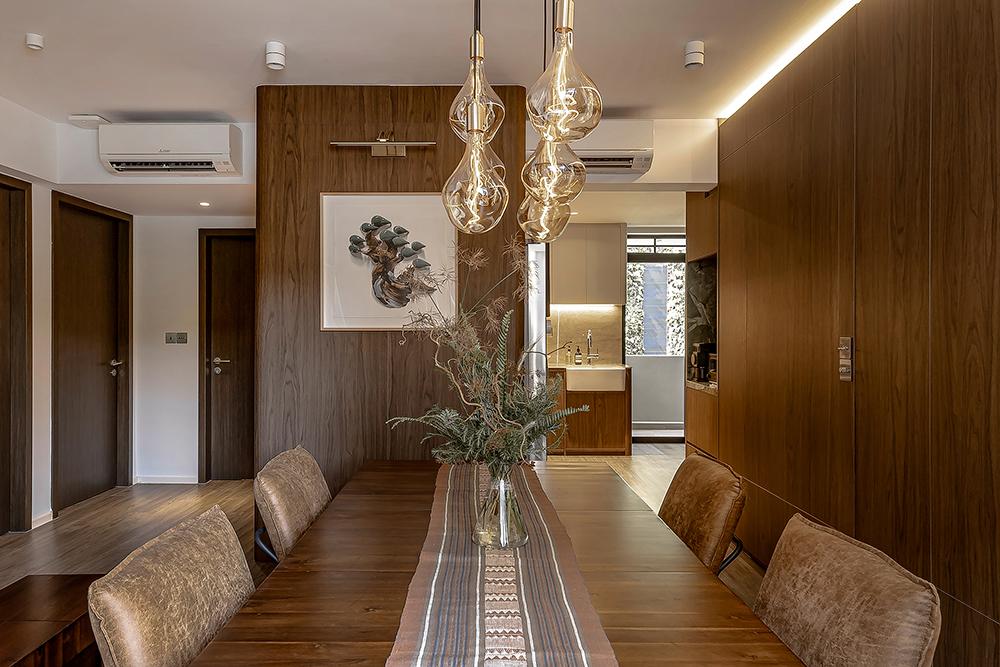 Modern Dining Room with Feature Wall and Lighting