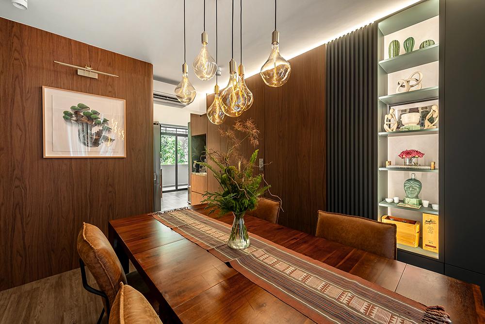 Modern Dining Room with Feature Wall and Dining Table