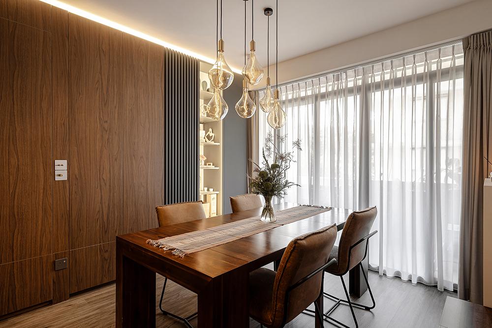 Modern Dining Room with Feature Wall and Dining Table