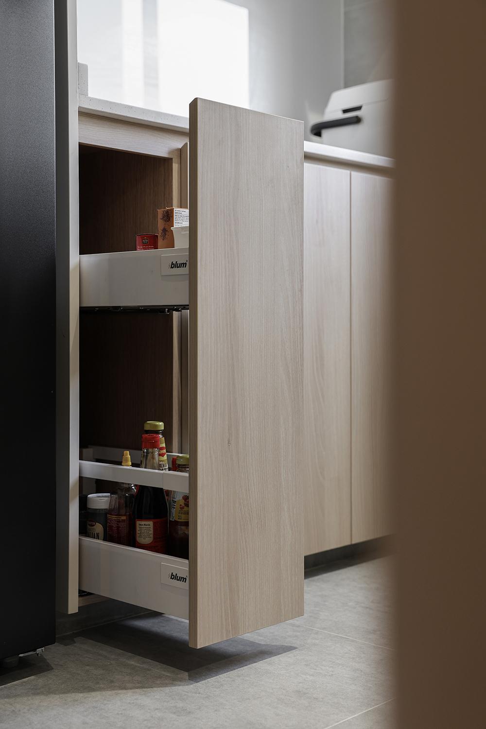 Modern Kitchen with Countertop and Homogeneous Tiles