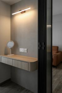 Modern Bedroom at Garden Vale @ Tengah