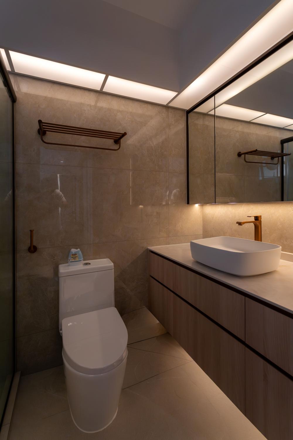Contemporary Bathroom with Mirror and Shower Screen