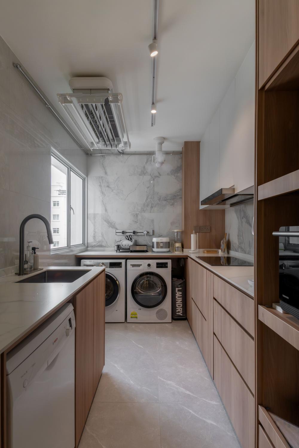 Contemporary Kitchen with Kitchen Tap and Kitchen Cabinets