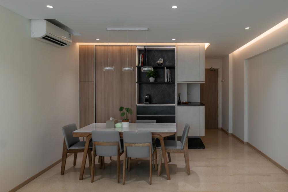 Contemporary Dining Room with Chandelier and Dining Table