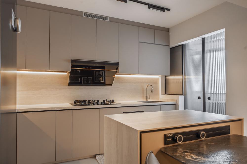 Contemporary Kitchen with Homogeneous Tiles and Cement Floor