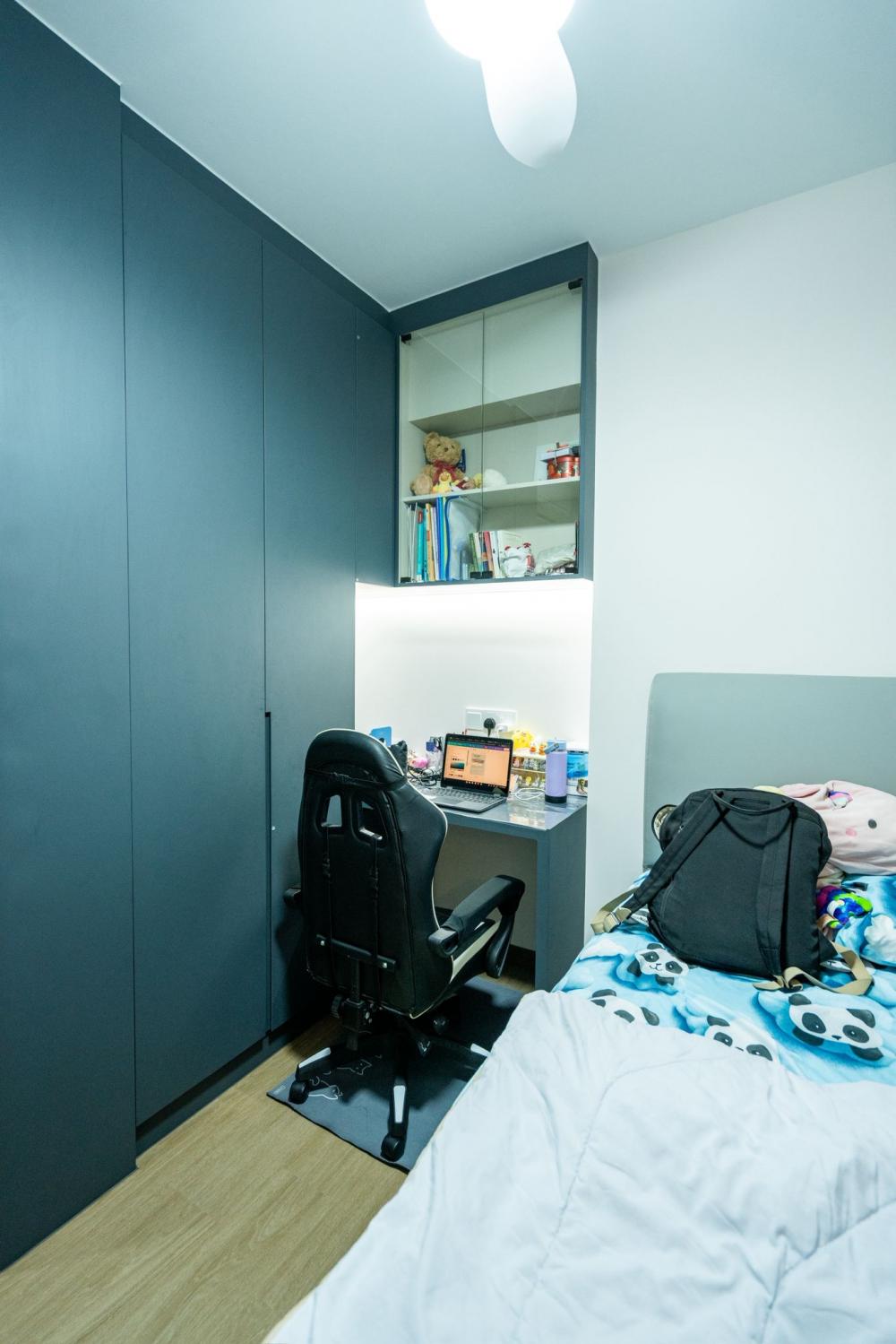 Modern Bedroom with Vinyl Flooring and Wardrobe
