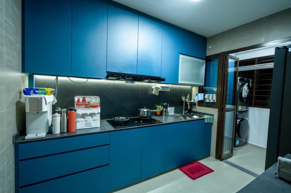 Modern Kitchen with Countertop and Kitchen Window
