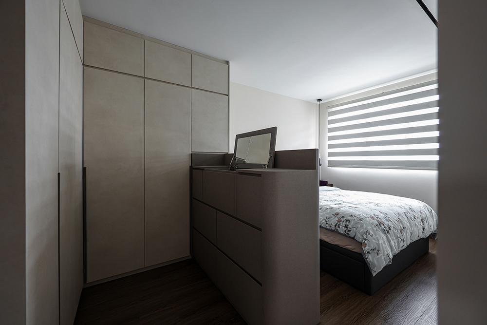 Contemporary Bedroom with Vinyl Flooring and Wardrobe