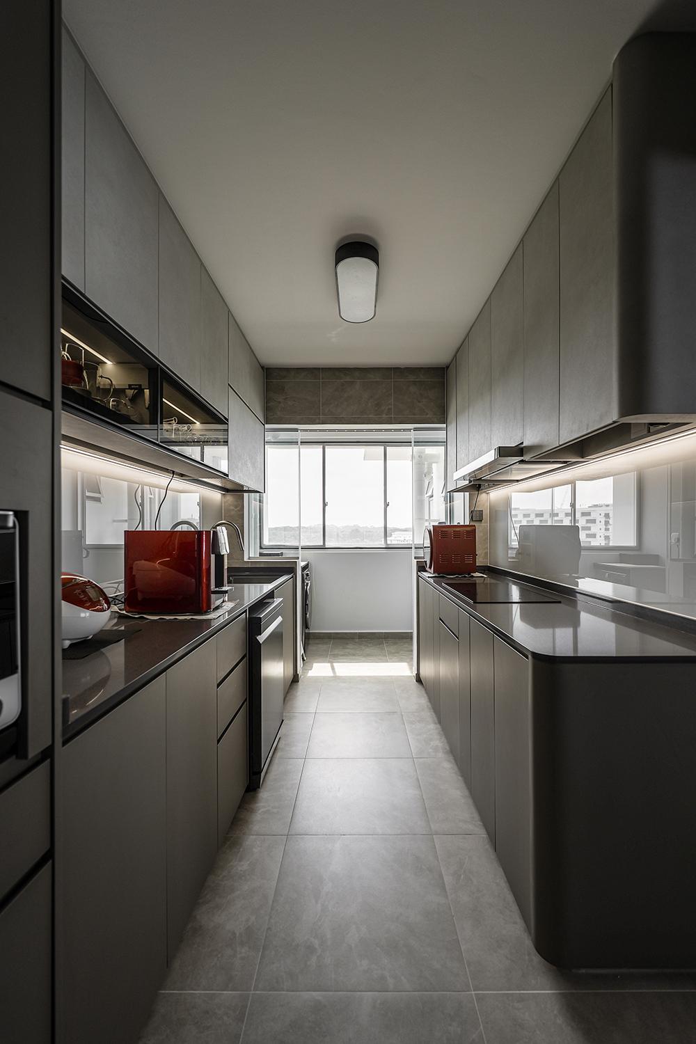 Contemporary Kitchen with Countertop and Homogeneous Tiles
