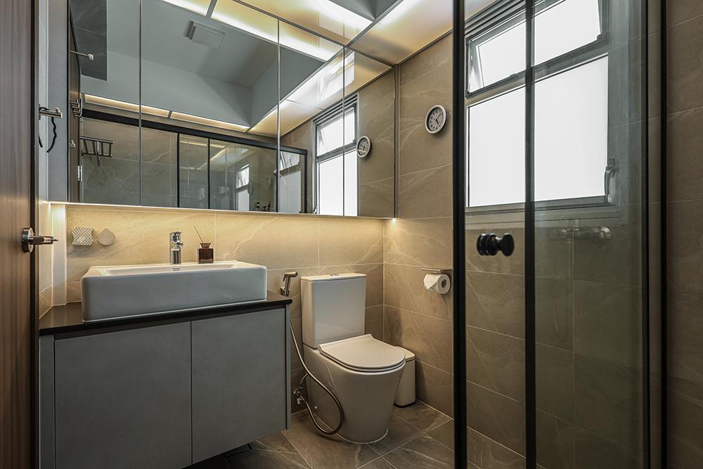 Contemporary Bathroom with Mirror and Shower Screen