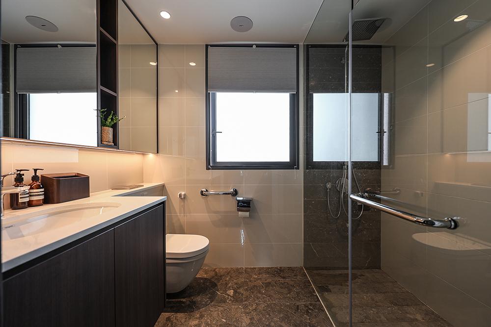 Minimalist Bathroom with Mirror and Shower Screen