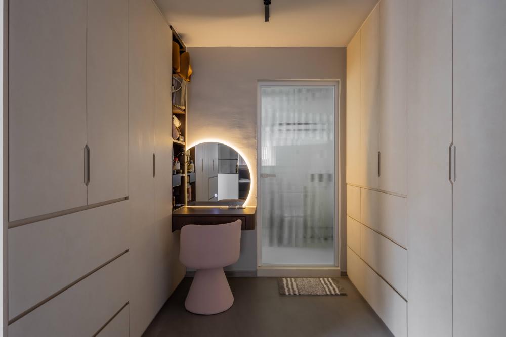Minimalist Bedroom with Mirror and Vanity Counter