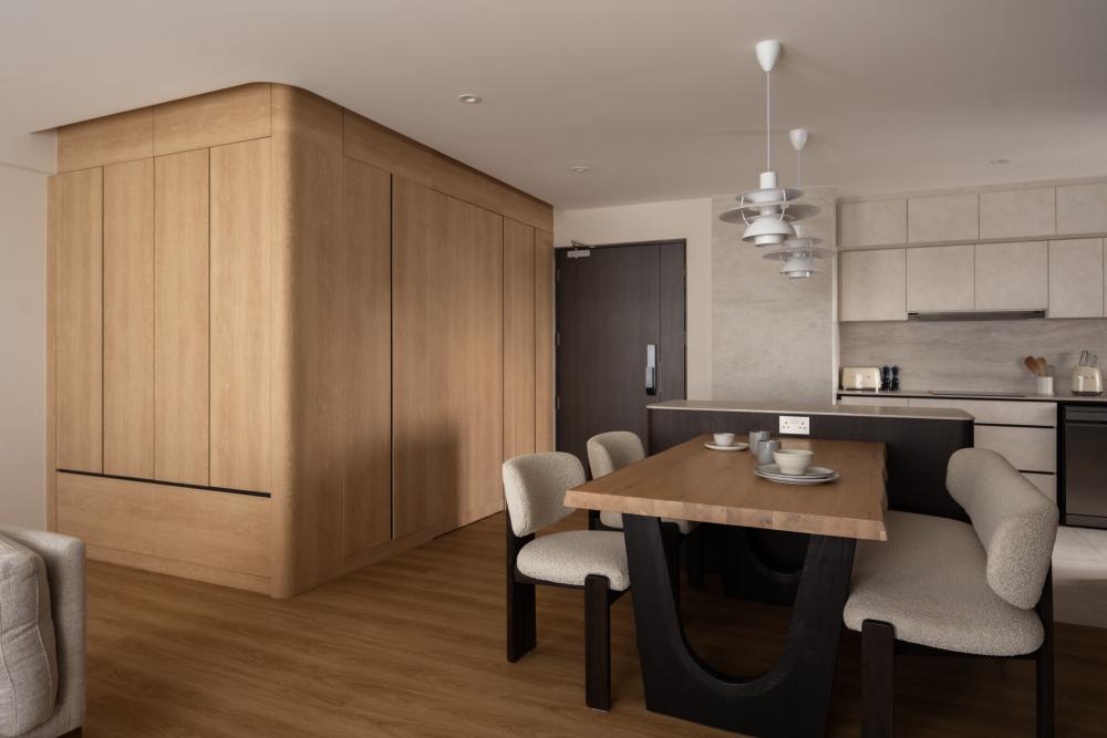 Minimalist Entryway with Vinyl Flooring and Wood Flooring