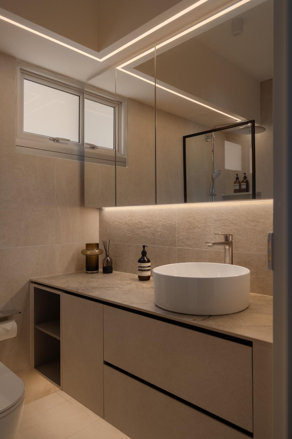 Minimalist Bathroom with Homogeneous Tiles and Mirror