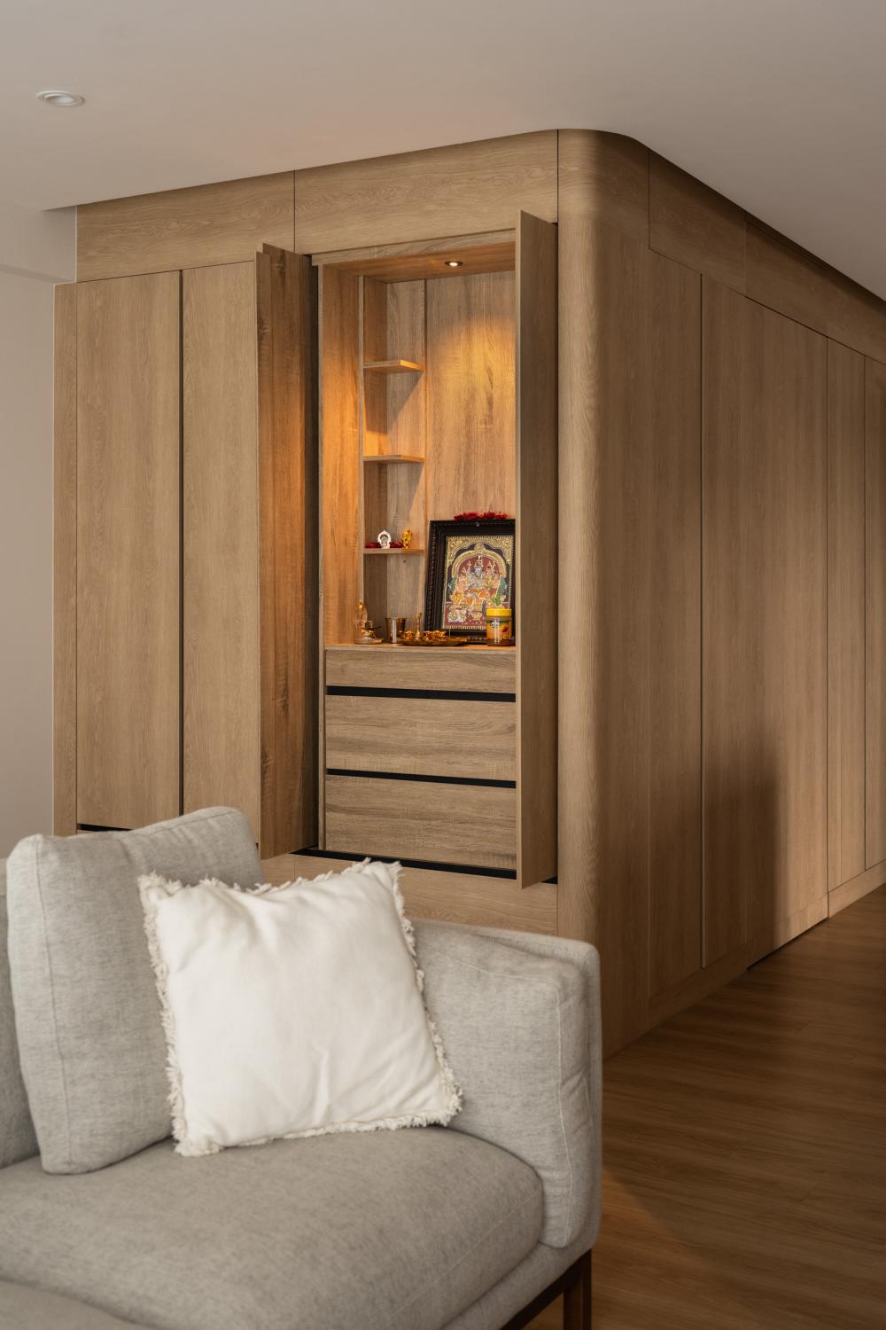 Minimalist Entryway with Vinyl Flooring and Wood Flooring