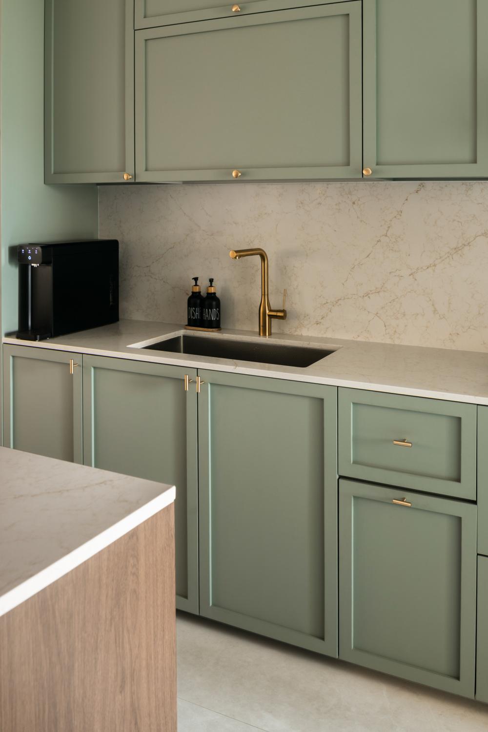 Modern Kitchen with Countertop and Homogeneous Tiles