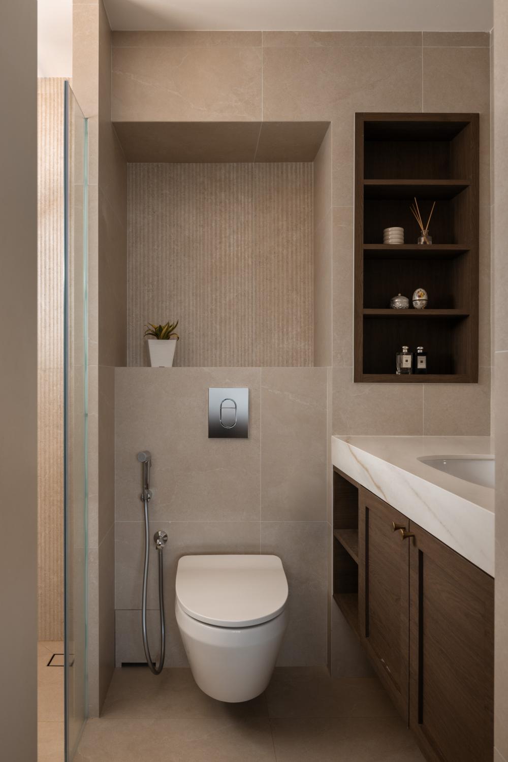 Modern Bathroom with Countertop and Homogeneous Tiles