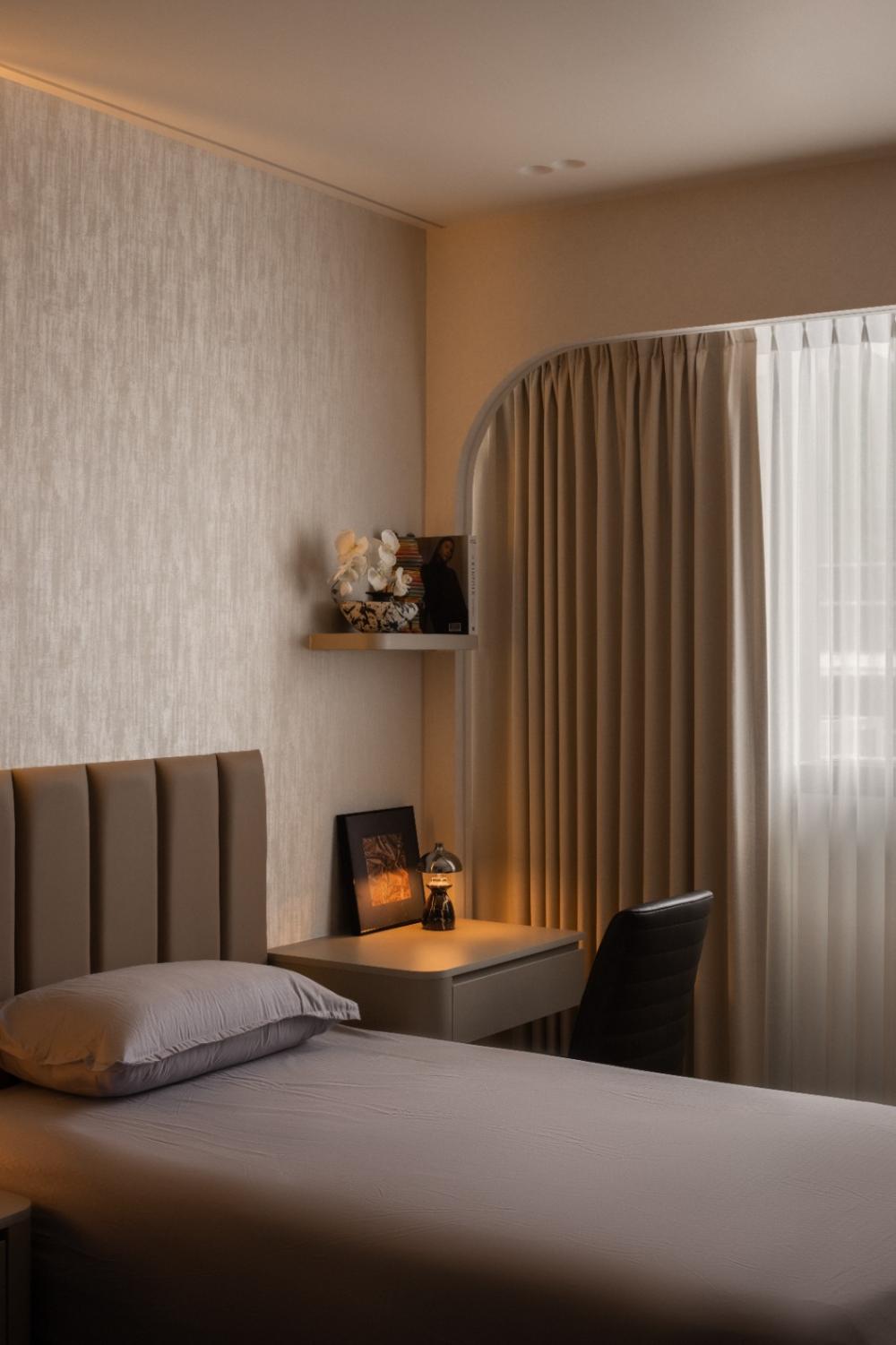 Modern Bedroom with Vinyl Flooring and Flooring
