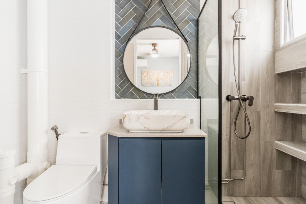 Industrial Bathroom with Homogeneous Tiles and Herringbone Tiling